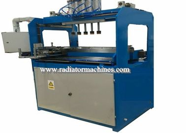Jenis Manual Radiator Plastik Tank Crimping / Clinching Machine Pneumatic Force