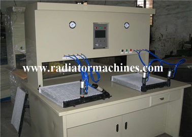 Pengumpanan manual Mesin Pembuat Radiator Chamfering Ujung Ganda