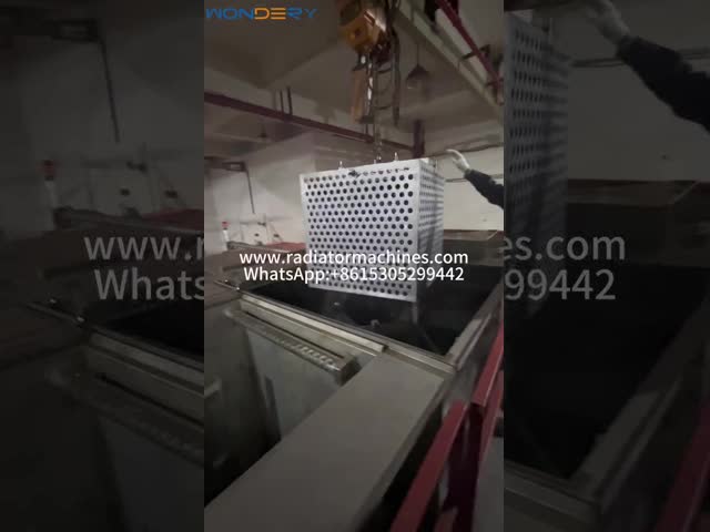 25KW Frekuensi Menengah Industri Tungku Peleburan Logam Kapasitas 5KG untuk Baja Tembaga Aluminium